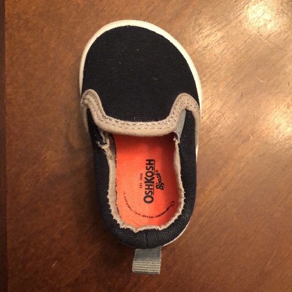 OshKosh Baby shoes, size 2 US - Picture 2 of 3